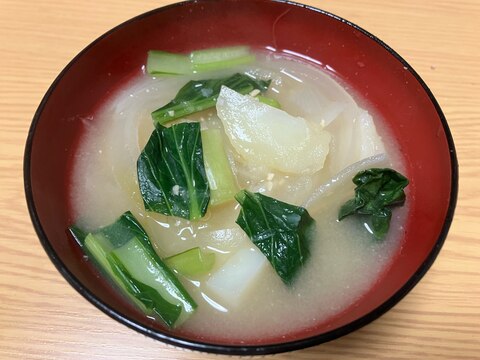 新じゃがと玉ねぎと小松菜の味噌汁☆彡